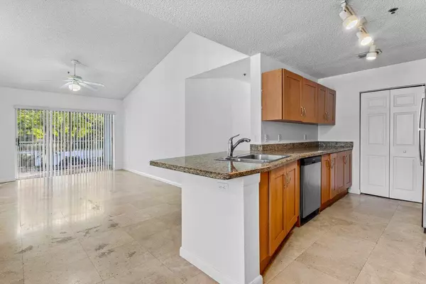 Boca Raton, FL 33496,3299 Clint Moore RD 207