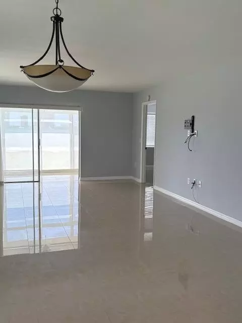 Riviera Beach, FL 33404,2936 Lake Shore DR 101