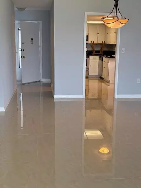 Riviera Beach, FL 33404,2936 Lake Shore DR 101