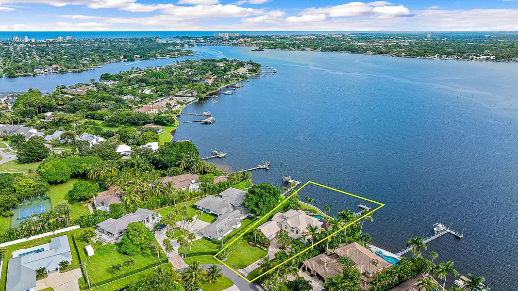 20 Yacht Club PL, Tequesta, FL 33469