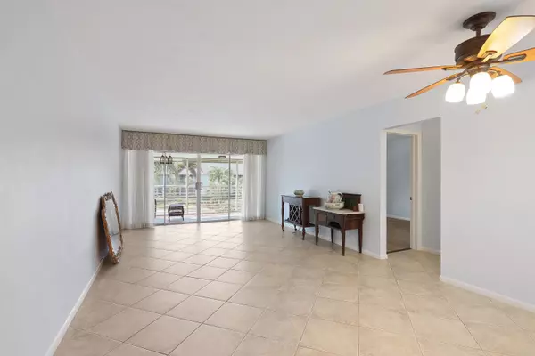 Tequesta, FL 33469,11 Garden Street 205