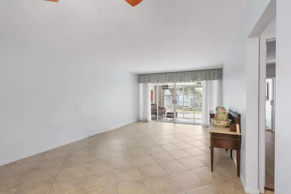 Tequesta, FL 33469,11 Garden Street 205