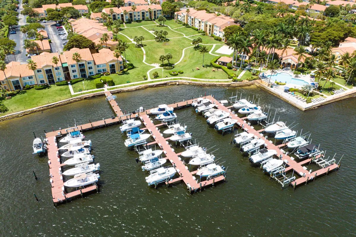 Hypoluxo, FL 33462,111 Yacht Club 102 WAY 102