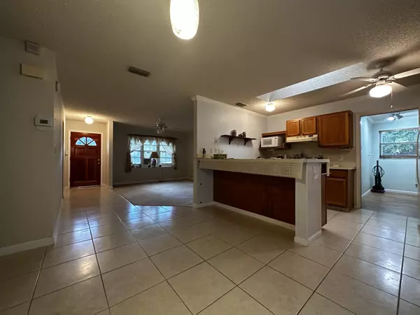 Lake Worth, FL 33467,9239 Bouquet RD