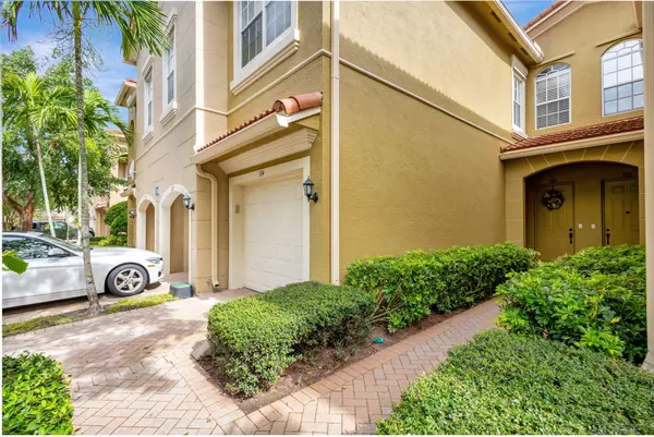 Palm Beach Gardens, FL 33418,4930 Bonsai CIR 104