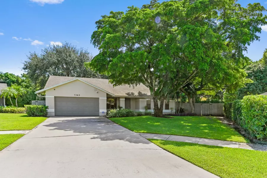 7365 Woodland Creek LN, Lake Worth, FL 33467