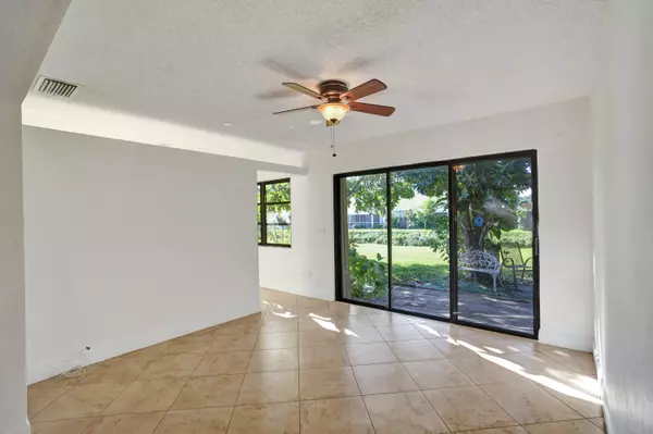 Greenacres, FL 33463,6350 Lakemont CIR