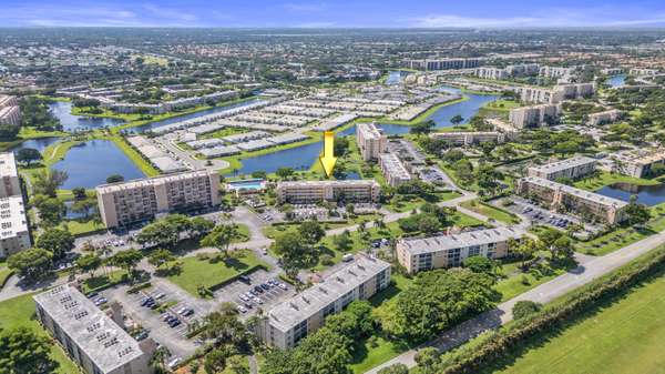 Delray Beach, FL 33446,6936 Huntington LN 304