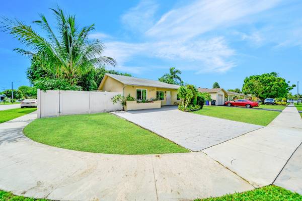 8100 SW 9th CT,  North Lauderdale,  FL 33068