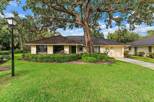 11447 Shady Oaks LN, North Palm Beach, FL 33408