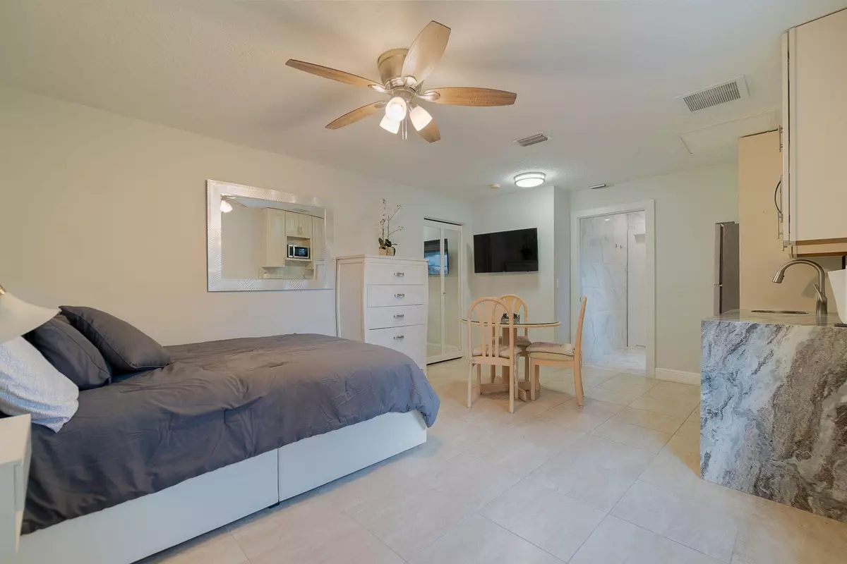 Wellington, FL 33414,13660 Folkestone CT Studio