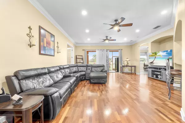 Port Saint Lucie, FL 34983,424 NW Sheffield CIR