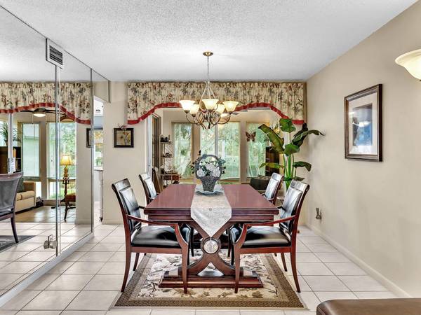 Boynton Beach, FL 33435,28 Colonial Club DR 204