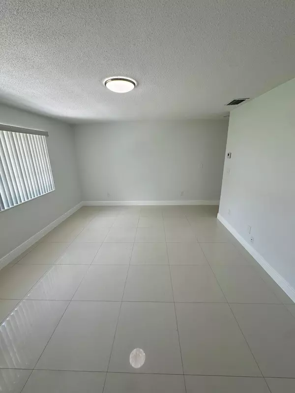 Hallandale Beach, FL 33009,512 SW 7th ST 1