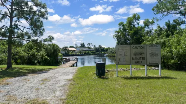 Port Saint Lucie, FL 34983,452 NE Canoe Park CIR