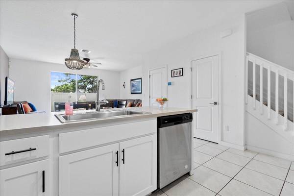 Riviera Beach, FL 33404,85 Bandol ST