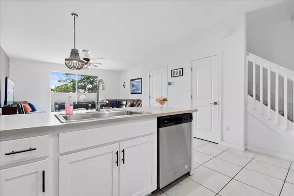 Riviera Beach, FL 33404,85 Bandol ST