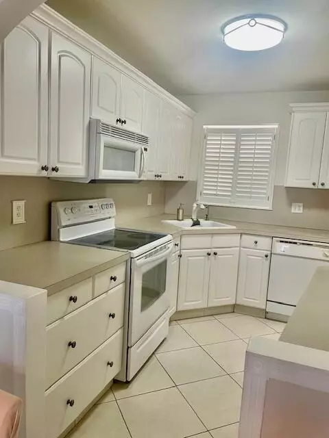 Sunrise, FL 33322,2700 W Sunrise Lakes DR 301