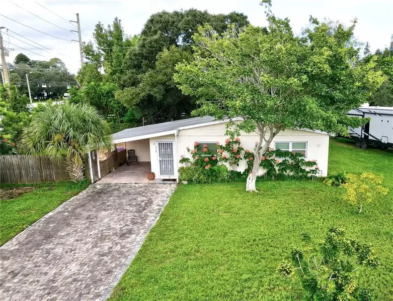 2624 SW 2nd ST, Vero Beach, FL 32962