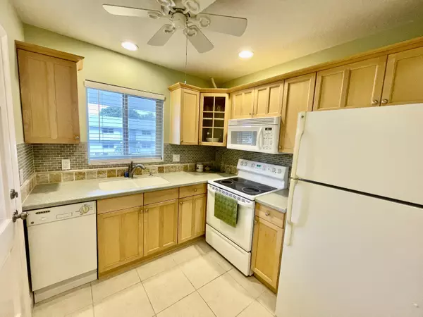 Tequesta, FL 33469,5 Westwood AVE 203d