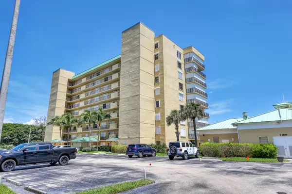 Jensen Beach, FL 34957,7370 S Ocean DR 215