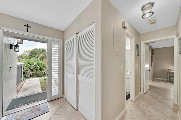 Royal Palm Beach, FL 33411,61 W W Seminole CT 61