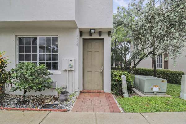 4170 Napoli Lake DR, Riviera Beach, FL 33410