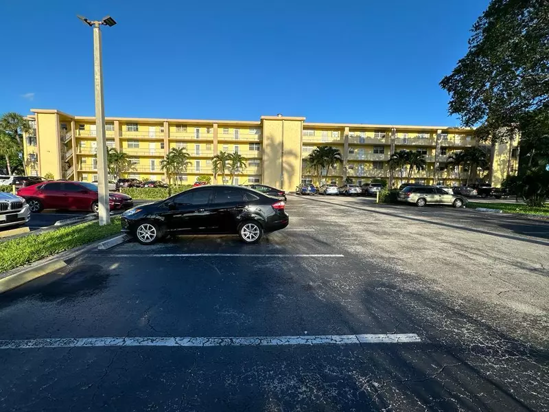 9949 Sandalfoot Blvd Apt 530, Boca Raton, FL 33428