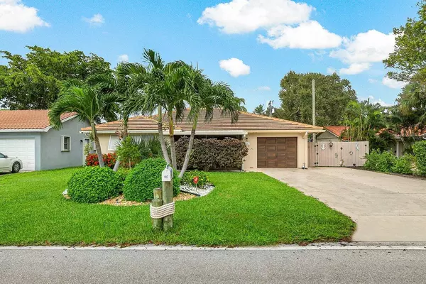 Lantana, FL 33462,817 S Lake DR