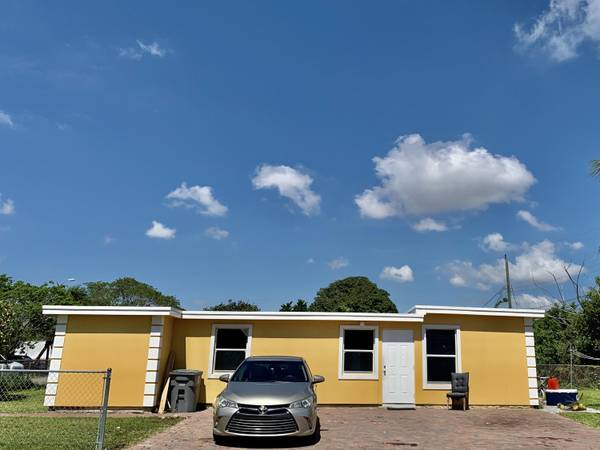 1125 Peak RD, Lake Worth, FL 33462