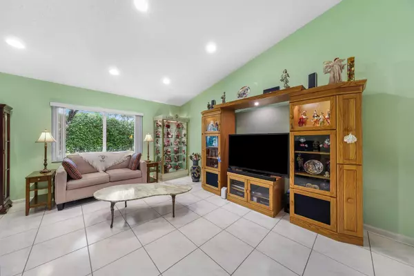 Boynton Beach, FL 33437,9986 Seacrest CIR A