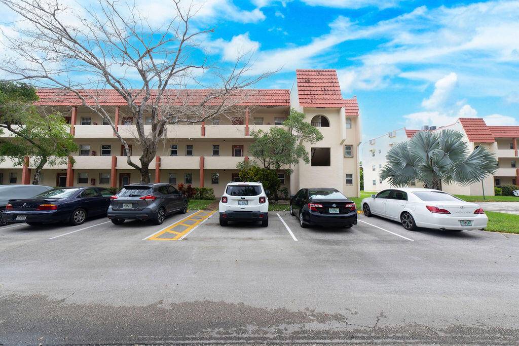 Sunrise, FL 33322,2700 W Sunrise Lakes DR 212