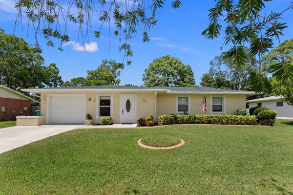 Port Saint Lucie, FL 34983,486 NE Solida CIR