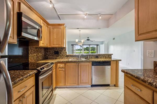 Delray Beach, FL 33445,2900 SW 22nd CIR 221f