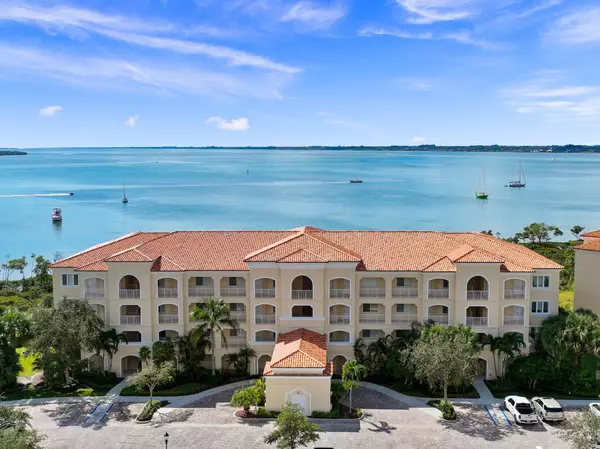 27 W Harbour Isle DR 202, Hutchinson Island, FL 34949