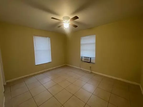 Riviera Beach, FL 33404,1525 W 28th ST 2