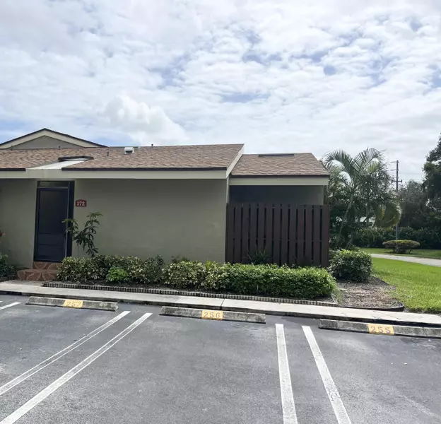 172 Meadows DR, Boynton Beach, FL 33436