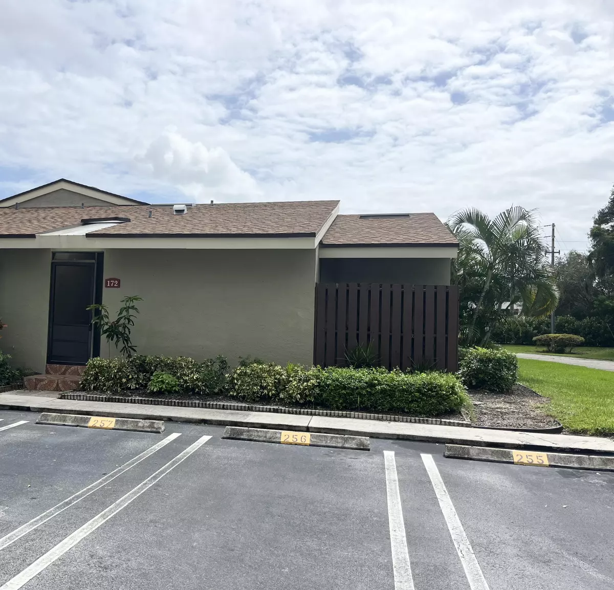 Boynton Beach, FL 33436,172 Meadows DR