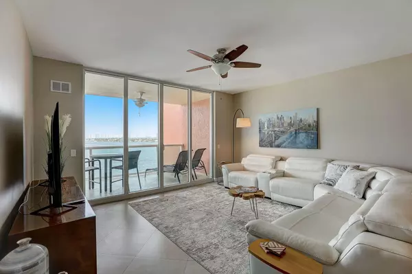 Riviera Beach, FL 33404,2650 Lake Shore 804 DR 804