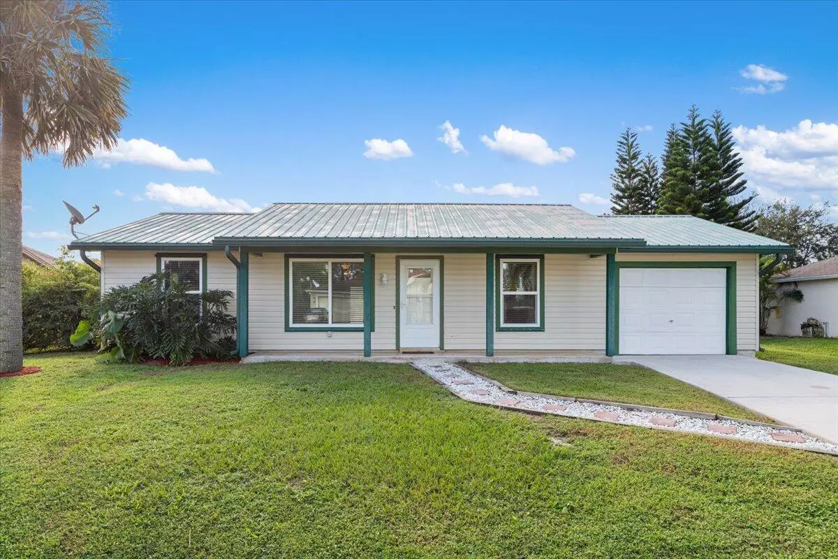 Port Saint Lucie, FL 34953,814 SW Jennifer TER