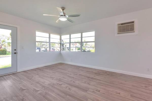 Lake Worth Beach, FL 33460,902 N J ST 1