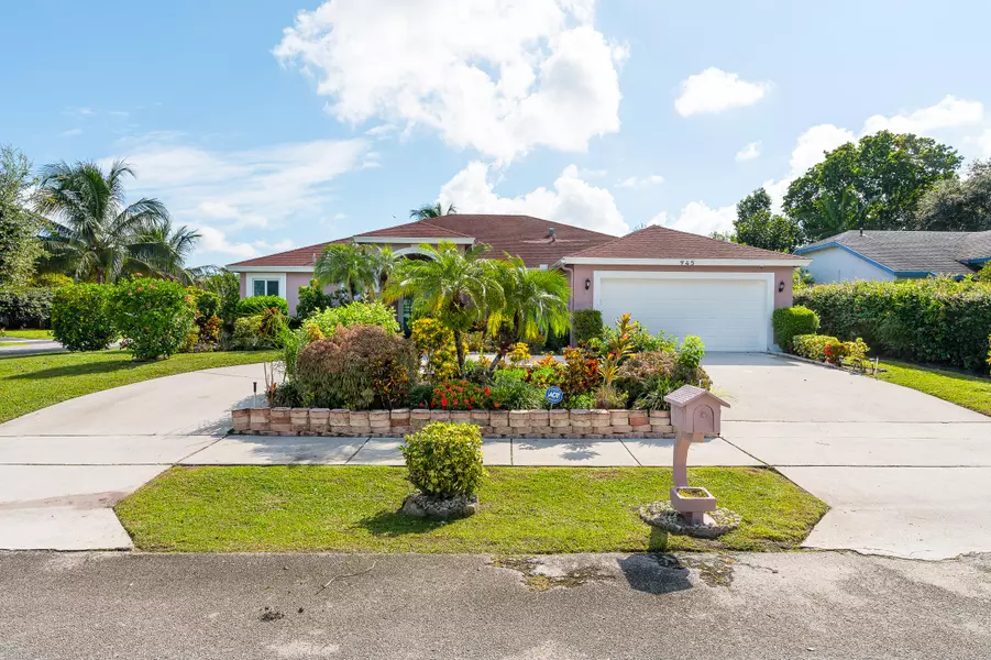 945 NW 38th TER, Delray Beach, FL 33445