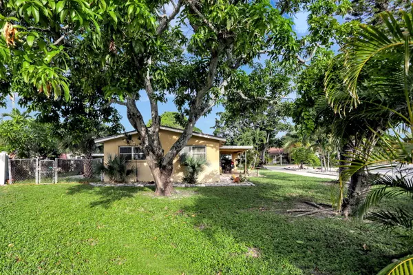 Deerfield Beach, FL 33441,896 NE 5th ST