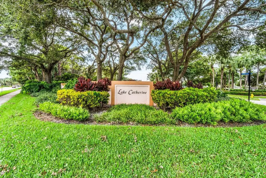 2801 Lakemont CT, Palm Beach Gardens, FL 33403