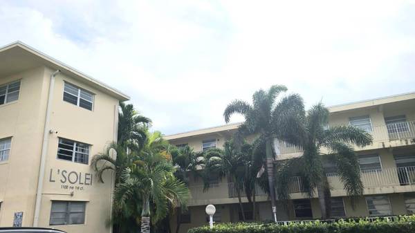 1100 NE 1st CT 305, Hallandale Beach, FL 33009