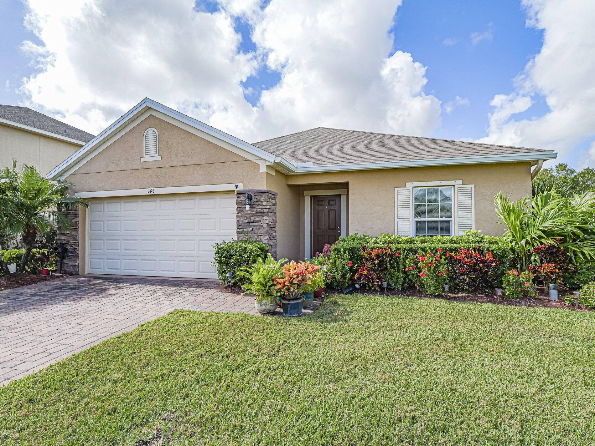 545 SW Valencia CIR, Vero Beach, FL 32968