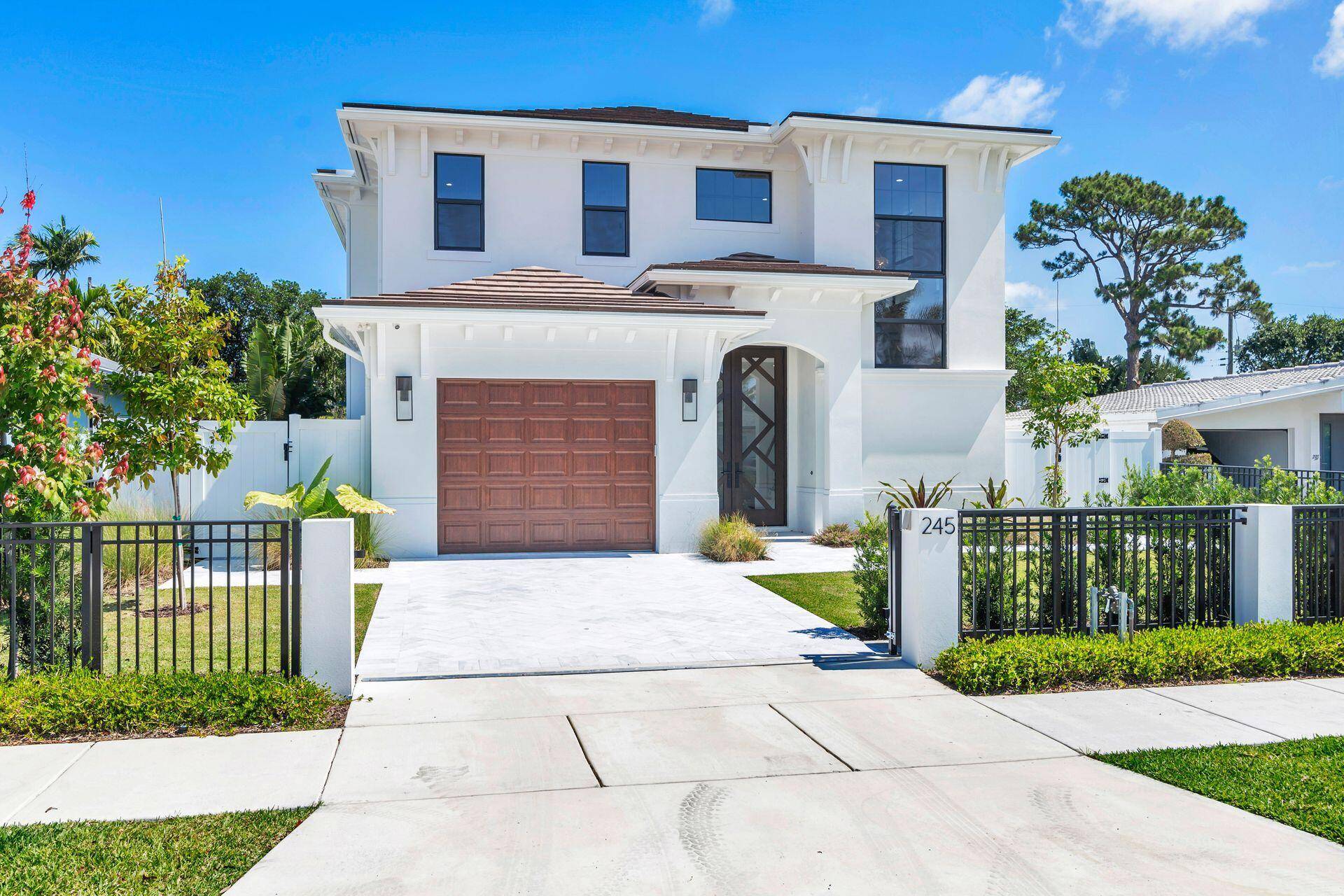 245 Alhambra PL, West Palm Beach, FL 33405