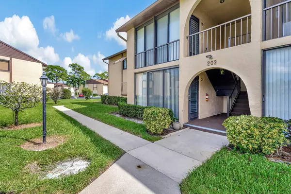 Greenacres, FL 33463,203 Pine Hov CIR B-2