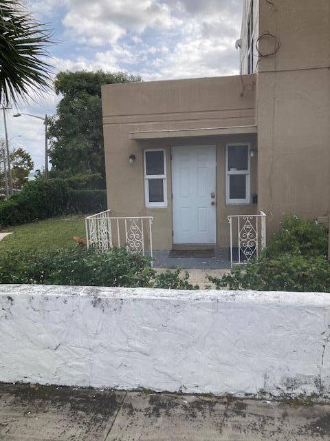 West Palm Beach, FL 33401,720 15th ST