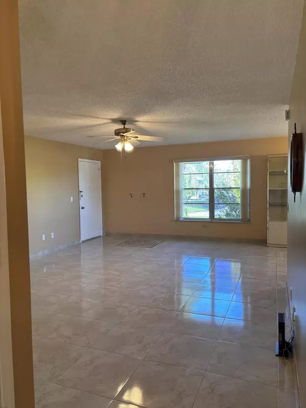 Port Saint Lucie, FL 34952,17 Lake Vista 207 TRL 207